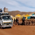 Livraison de palettes dans un camps provisoire après Amizmiz